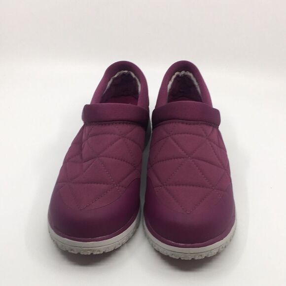 LL Bean Womens's Ultralight PrimaLoft Waterproof Slip-Ons Size 7 Berry Color - Picture 2 of 16